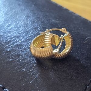 SOLD:  Beautiful Petite 14kt Gold Hoop Earrings